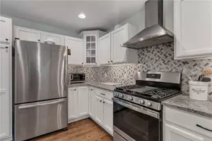 18 Country Hill Ln, Smithfield, RI 02917 - Photo 17