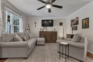 18 Country Hill Ln, Smithfield, RI 02917 - Photo 9