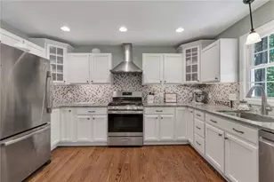 18 Country Hill Ln, Smithfield, RI 02917 - Photo 15