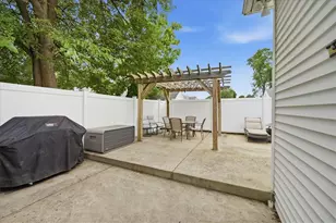 77 Harper Ave, Cranston, RI 02910 - Photo 33