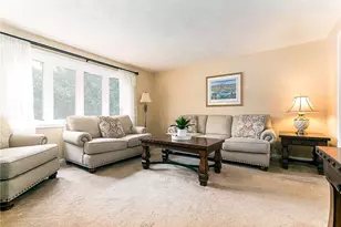 43 Crescendo Dr, Warwick, RI 02889 - Photo 3