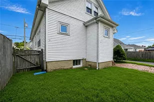 151 Bloomfield St, Pawtucket, RI 02861 - Photo 5