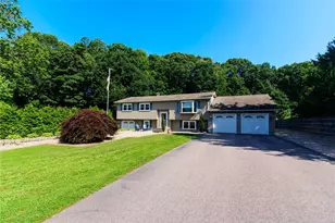 39 Robin Hollow Ln, Westerly, RI 02891 - Photo 1