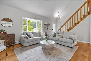20 Oakridge Dr, Cranston, RI 02921 - Photo 9