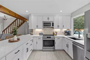 20 Oakridge Dr, Cranston, RI 02921 - Photo 5