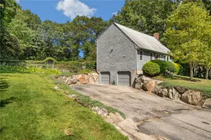 20 Oakridge Dr, Cranston, RI 02921 - Photo 3