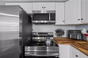 19 Annette Ave, Pawtucket, RI 02861 - Photo 5