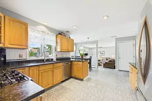 21 Buxton Dr, Cranston, RI 02921 - Photo 13