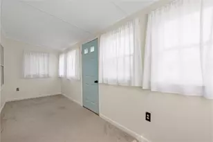 37 Reservoir Rd, Middletown, RI 02842 - Photo 7