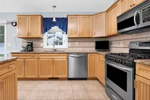85 Spooner St, Warwick, RI 02886 - Photo 7