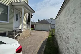 17 Booth Ave, Pawtucket, RI 02861 - Photo 11