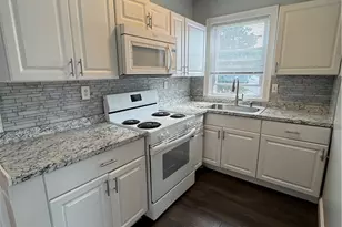 17 Booth Ave, Pawtucket, RI 02861 - Photo 5