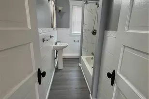 17 Booth Ave, Pawtucket, RI 02861 - Photo 9