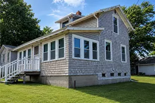 21 Holbrook Ave, Portsmouth, RI 02872 - Photo 1