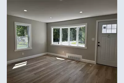 496 Beverage Hill Avenue, Pawtucket, RI 02961 - Photo 5