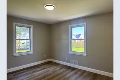 496 Beverage Hill Avenue, Pawtucket, RI 02961 - Photo 9
