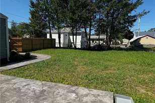 496 Beverage Hill Ave, Pawtucket, RI 02961 - Photo 15