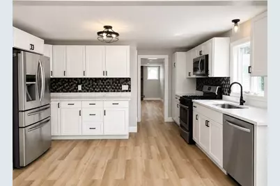 496 Beverage Hill Avenue, Pawtucket, RI 02961 - Photo 3
