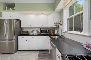 7 Prairie Ave, Newport, RI 02840 - Photo 17