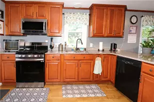 61 Amesbury Cir, Middletown, RI 02842 - Photo 17