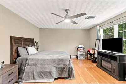 19 Gilcrest Drive, West Warwick, RI 02893 - Photo 9