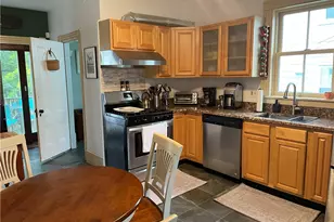 11 Byrnes St, Newport, RI 02840 - Photo 5