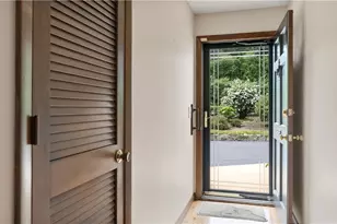 4042 Post Rd, Warwick, RI 02886 - Photo 21