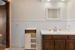 4042 Post Rd, Warwick, RI 02886 - Photo 19
