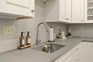 28 Kay St, Newport, RI 02840 - Photo 31