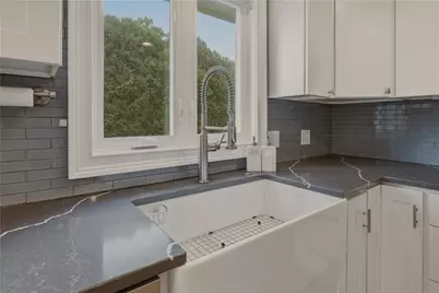 18 Waterman Street, Bristol, RI 02809 - Photo 11