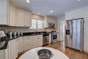 70 Sargent Ave, Providence, RI 02906 - Photo 13
