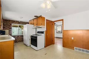21 Ashley St, Cranston, RI 02920 - Photo 9
