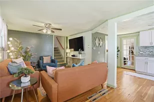 22 Pennsylvania Ave, Warren, RI 02885 - Photo 9