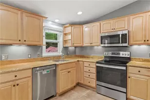 8 Ledgemont Dr, Lincoln, RI 02865 - Photo 9