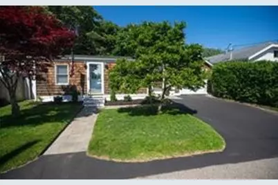 28 Crest Street, Middletown, RI 02842 - Photo 1