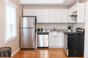28 Dixon St, Newport, RI 02840 - Photo 9