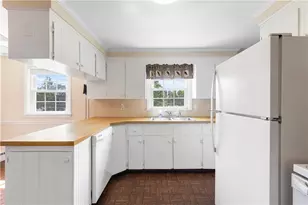 4 Eisenhower St, Cumberland, RI 02864 - Photo 17