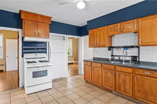 28 Carman St, Cranston, RI 02910 - Photo 7