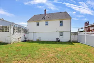 30 Briggs St, Cranston, RI 02920 - Photo 23
