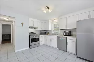30 Briggs St, Cranston, RI 02920 - Photo 5