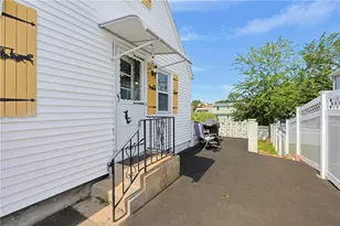 30 Briggs St, Cranston, RI 02920 - Photo 21