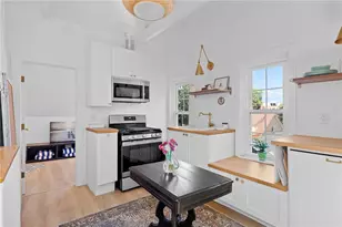 16 Sherman St, Newport, RI 02840 - Photo 37