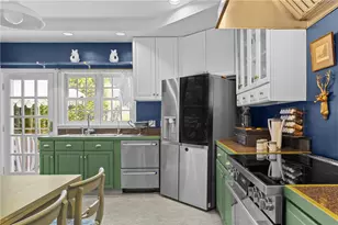 16 Sherman St, Newport, RI 02840 - Photo 19