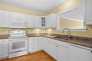 169 Ferry Landing Cir, Portsmouth, RI 02871 - Photo 11