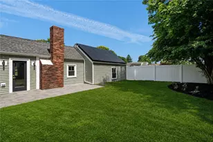 21 Russell Ave, Newport, RI 02840 - Photo 5