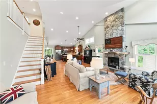 135 Brandywyne Ct, South Kingstown, RI 02879 - Photo 3
