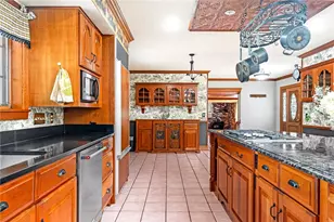 74 Oakwoods Dr, South Kingstown, RI 02879 - Photo 9