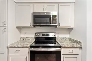 30 Argyle Ave, East Providence, RI 02915 - Photo 15