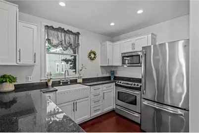 2 Lasalle Place, Newport, RI 02840 - Photo 11