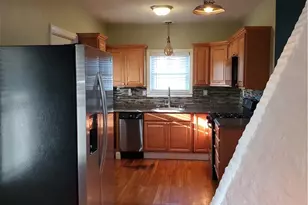 27 Centre St, West Warwick, RI 02893 - Photo 11